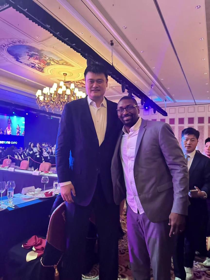 阿泰斯特曬與姚明合照：這是我最喜歡的隊友 姚！！