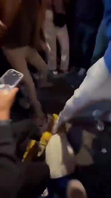 驚！尼克斯大勝步行者后，哈利伯頓遭主場球迷群毆